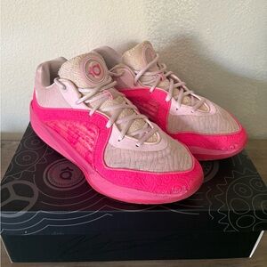 KD 16 Aunt Pearls Size 10.5M/12W. Vibrant Pink Color. Used. Box incld.